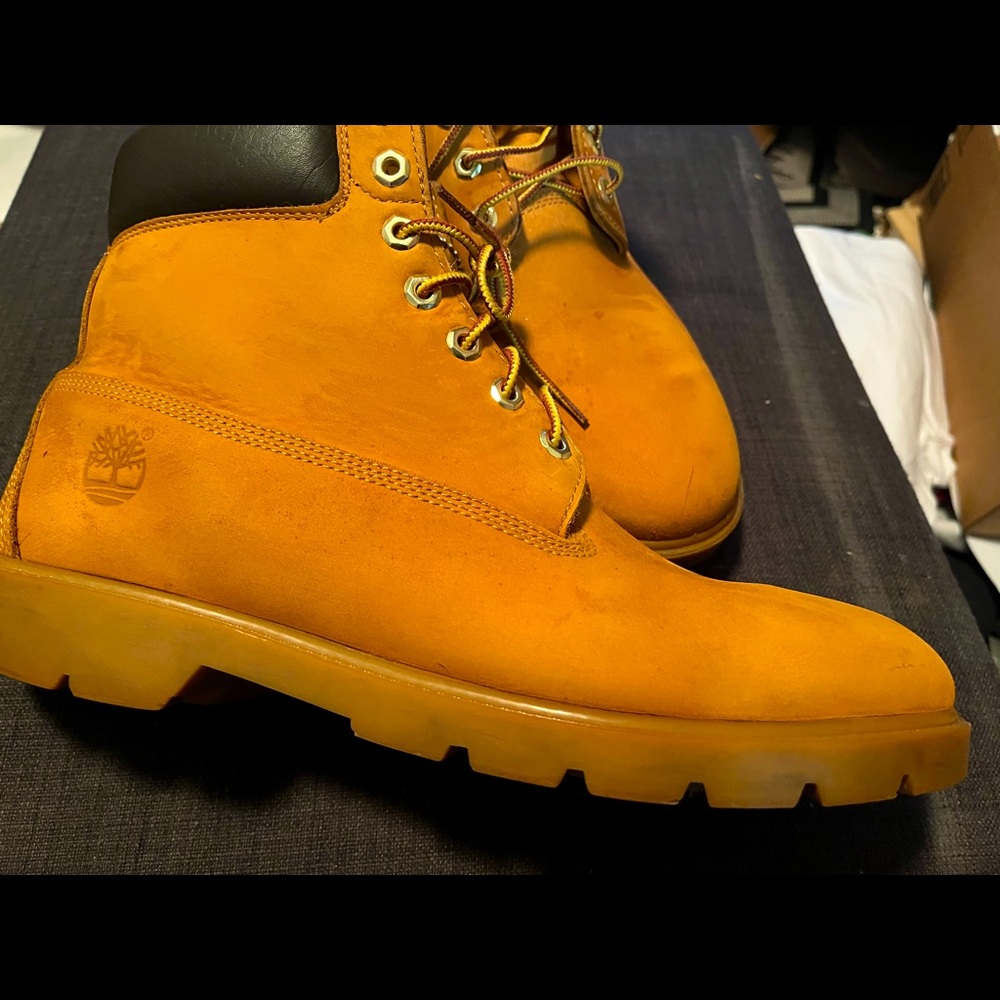 PRE-WORN MEN’S Timberland boots sz 12 GREAT condition; some minor scuffs on toe